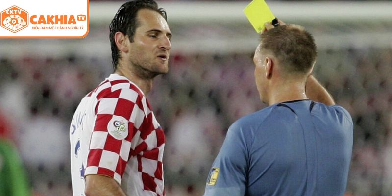 Trọng tài nổi tiếng nhưng gây tranh cãi